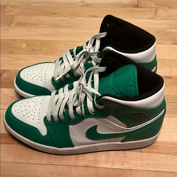Mens Pre-owned Size 8 Nike Air Jordan 1 Mid - Green and White Sneakers. - Picture 2 of 7